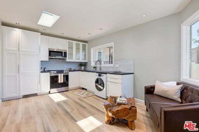 10514 Kinnard Avenue, Los Angeles, CA 90024