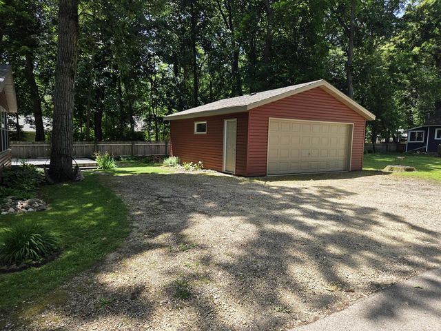 1609 Jackson Park DRIVE, Delavan, WI 53115