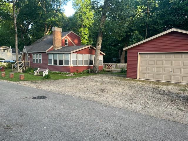1609 Jackson Park DRIVE, Delavan, WI 53115