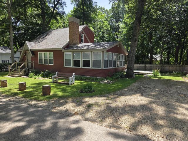 1609 Jackson Park DRIVE, Delavan, WI 53115