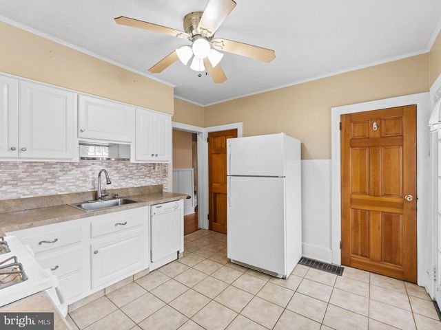 327 W KINGS HWY, Audubon, NJ 08106