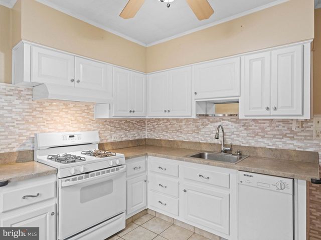 327 W KINGS HWY, Audubon, NJ 08106