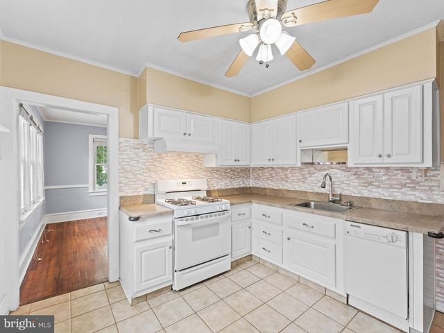 327 W KINGS HWY, Audubon, NJ 08106