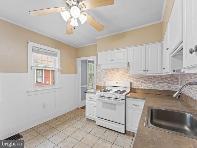 327 W KINGS HWY, Audubon, NJ 08106
