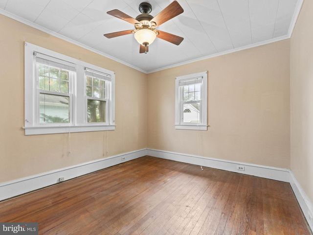 327 W KINGS HWY, Audubon, NJ 08106