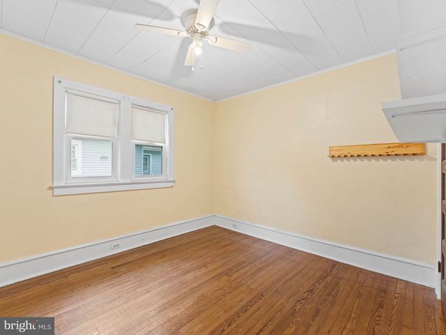 327 W KINGS HWY, Audubon, NJ 08106