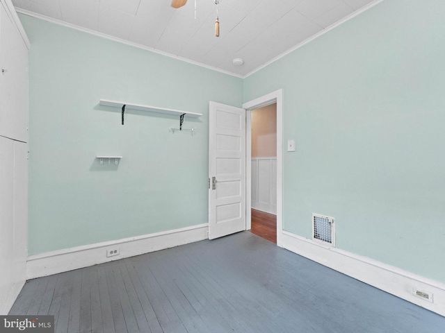 327 W KINGS HWY, Audubon, NJ 08106