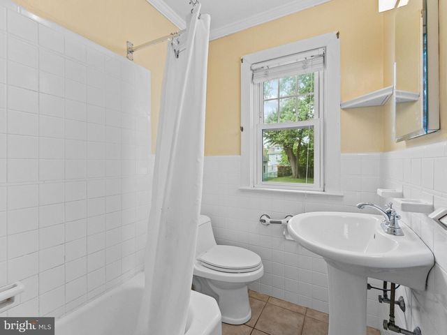 327 W KINGS HWY, Audubon, NJ 08106