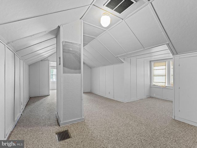 327 W KINGS HWY, Audubon, NJ 08106