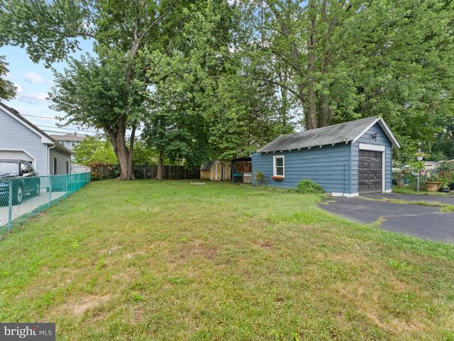 327 W KINGS HWY, Audubon, NJ 08106