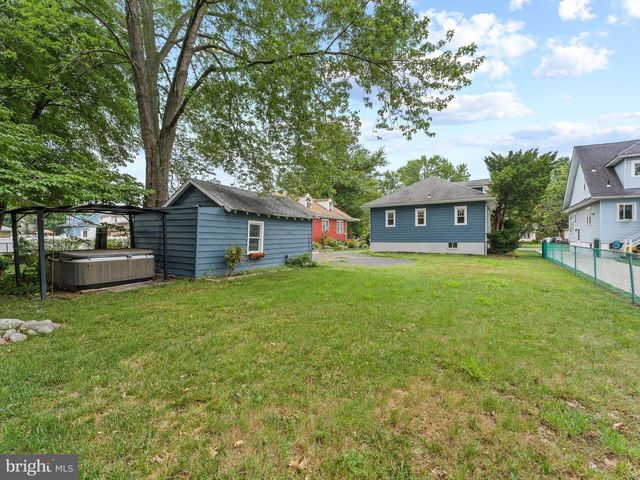327 W KINGS HWY, Audubon, NJ 08106