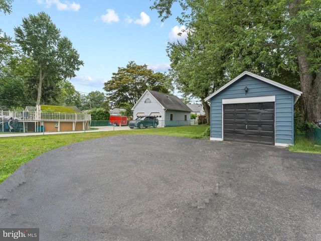 327 W KINGS HWY, Audubon, NJ 08106