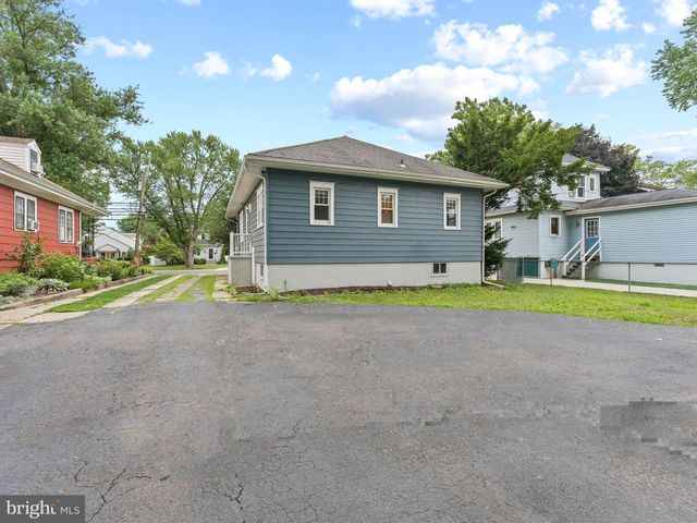 327 W KINGS HWY, Audubon, NJ 08106