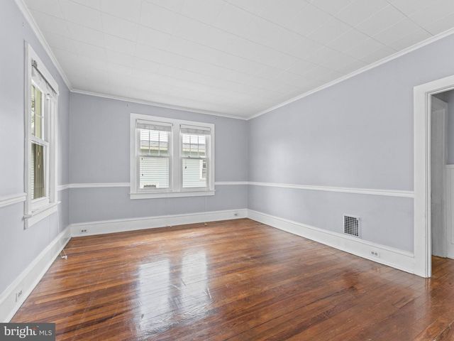 327 W KINGS HWY, Audubon, NJ 08106