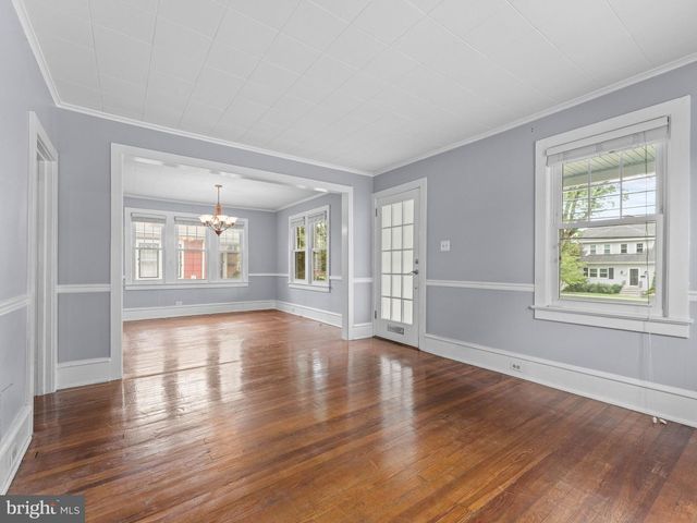 327 W KINGS HWY, Audubon, NJ 08106