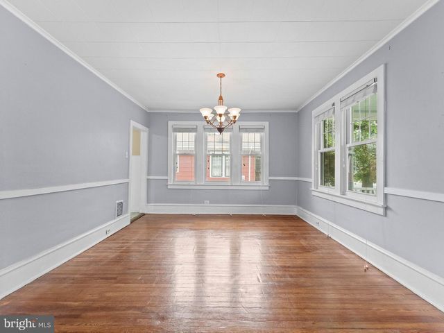 327 W KINGS HWY, Audubon, NJ 08106