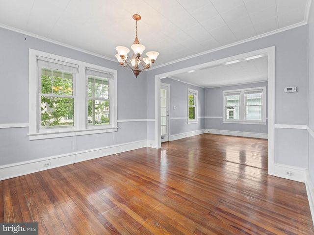327 W KINGS HWY, Audubon, NJ 08106