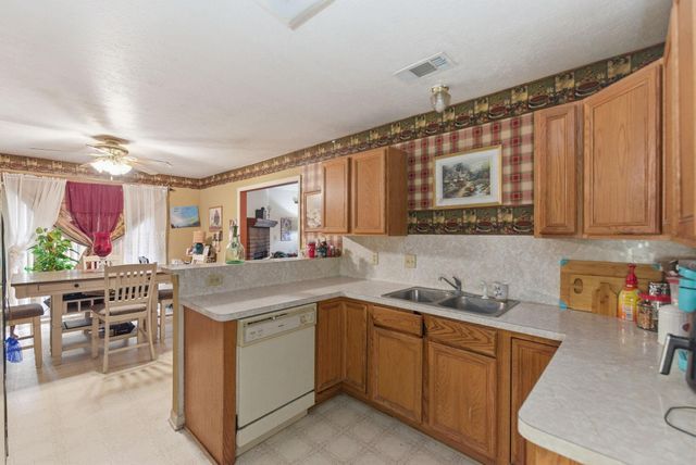 1030 Raccoon Bend Road, Bellville, TX 77418