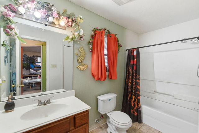 1030 Raccoon Bend Road, Bellville, TX 77418