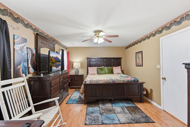 1030 Raccoon Bend Road, Bellville, TX 77418