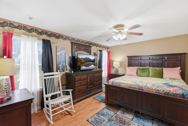 1030 Raccoon Bend Road, Bellville, TX 77418