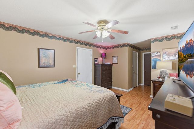 1030 Raccoon Bend Road, Bellville, TX 77418