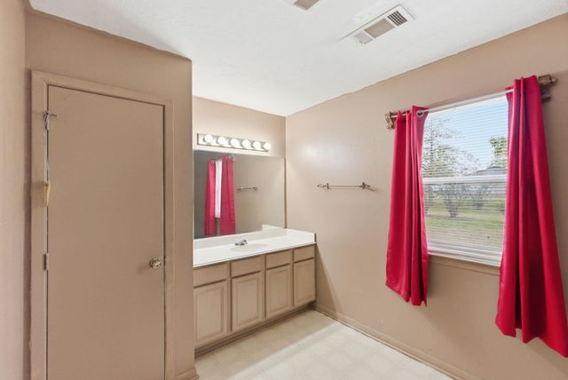 1030 Raccoon Bend Road, Bellville, TX 77418