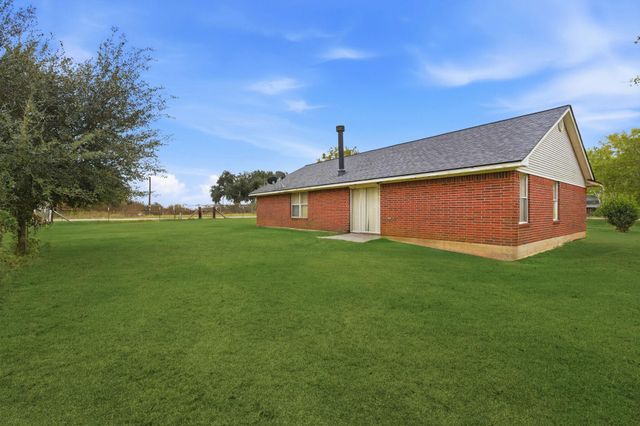 1030 Raccoon Bend Road, Bellville, TX 77418