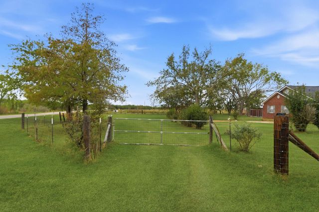 1030 Raccoon Bend Road, Bellville, TX 77418