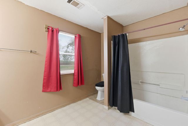 1030 Raccoon Bend Road, Bellville, TX 77418