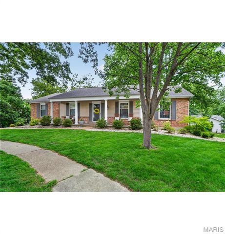 15580 Clover Ridge Drive, Chesterfield, MO 63017