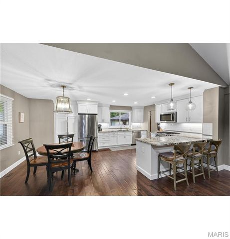 15580 Clover Ridge Drive, Chesterfield, MO 63017