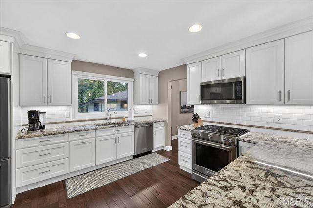 15580 Clover Ridge Drive, Chesterfield, MO 63017