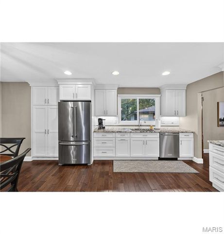 15580 Clover Ridge Drive, Chesterfield, MO 63017