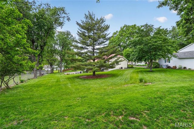 15580 Clover Ridge Drive, Chesterfield, MO 63017