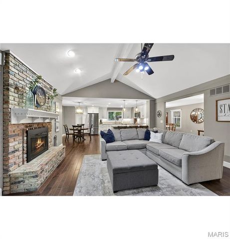 15580 Clover Ridge Drive, Chesterfield, MO 63017