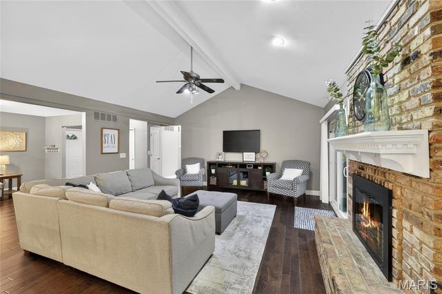 15580 Clover Ridge Drive, Chesterfield, MO 63017