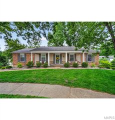 15580 Clover Ridge Drive, Chesterfield, MO 63017