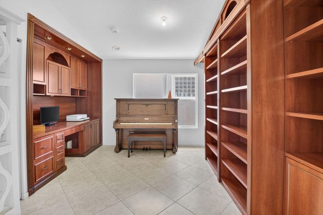 9870 Casa Mar Dr, Lake Worth, FL 33467