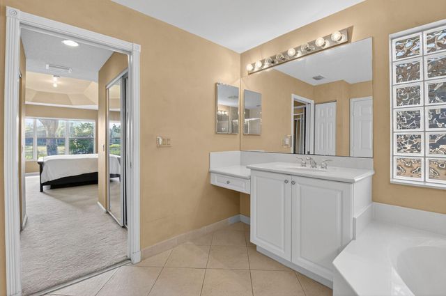 9870 Casa Mar Dr, Lake Worth, FL 33467