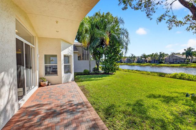 9870 Casa Mar Dr, Lake Worth, FL 33467