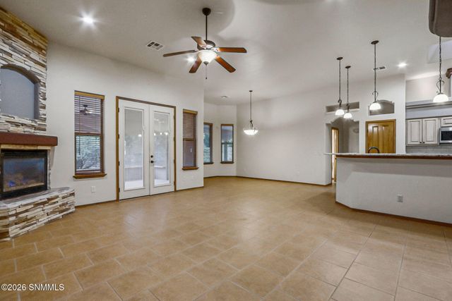 1927 San Fernando, Las Cruces, NM 88011
