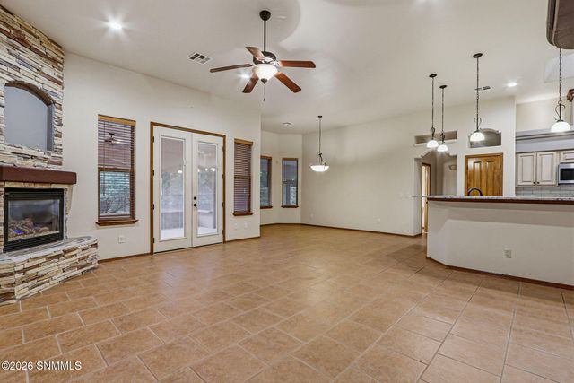 1927 San Fernando, Las Cruces, NM 88011
