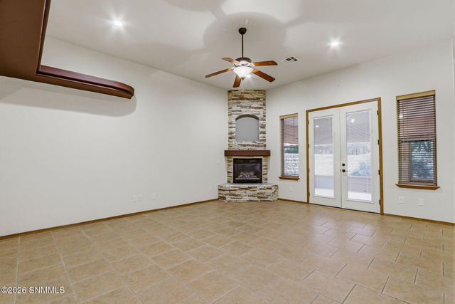 1927 San Fernando, Las Cruces, NM 88011