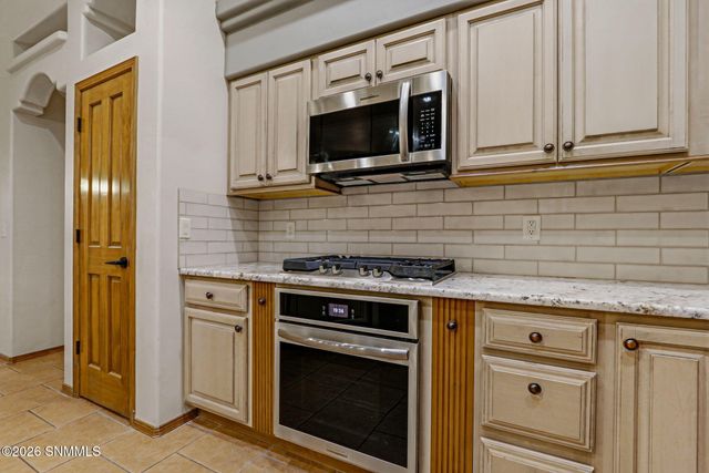 1927 San Fernando, Las Cruces, NM 88011