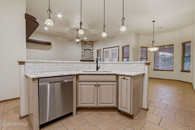 1927 San Fernando, Las Cruces, NM 88011