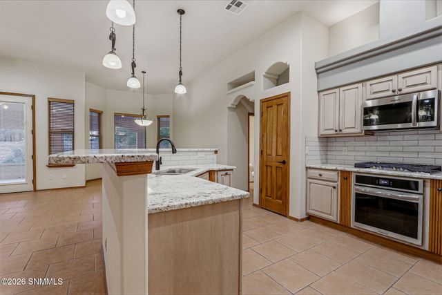 1927 San Fernando, Las Cruces, NM 88011