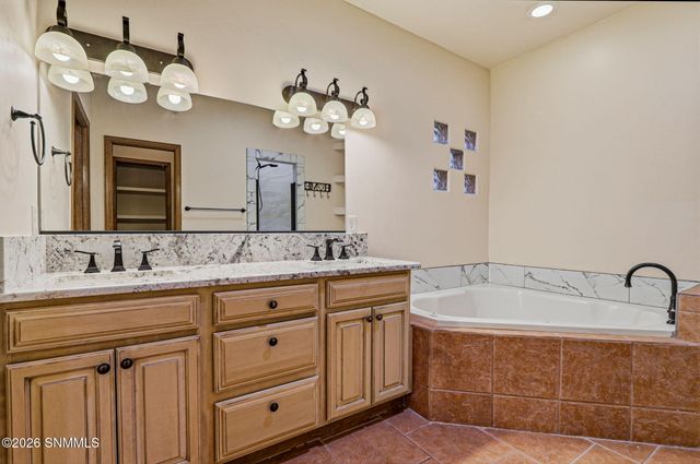 1927 San Fernando, Las Cruces, NM 88011