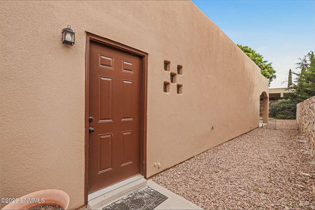 1927 San Fernando, Las Cruces, NM 88011
