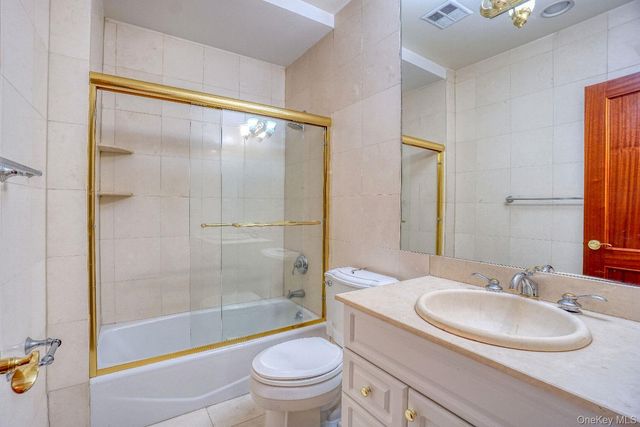 171 Great Neck Road 4L, Great Neck, NY 11021